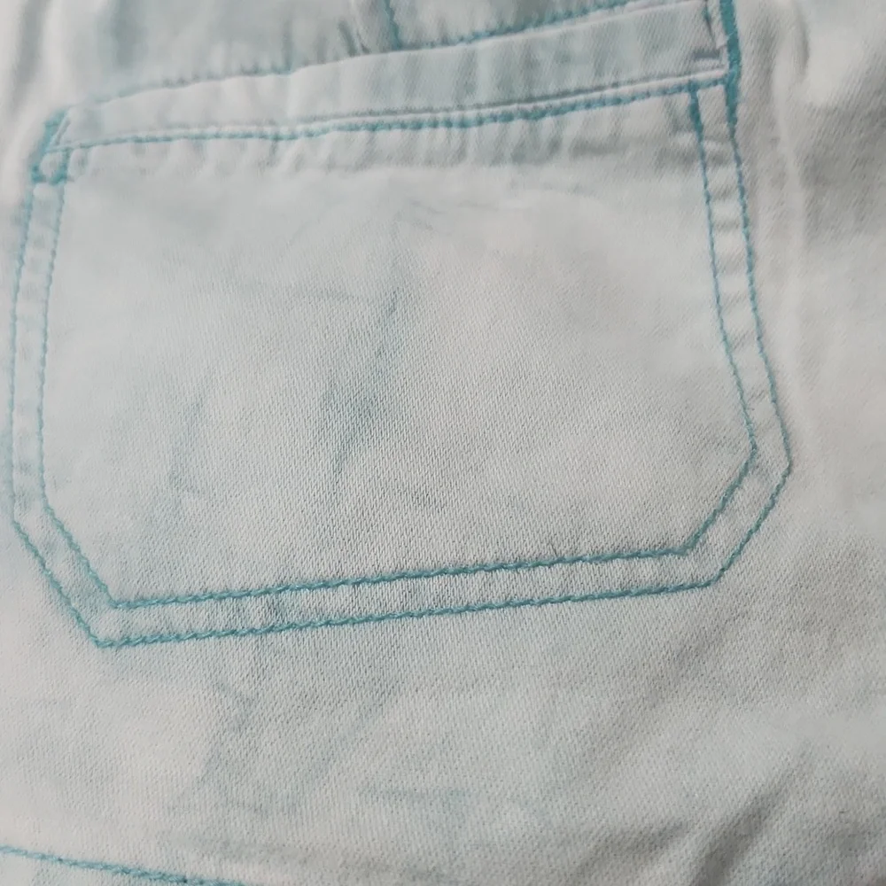 American Eagle Low Rise Distressed Fade Shorts - Picture 5 of 8